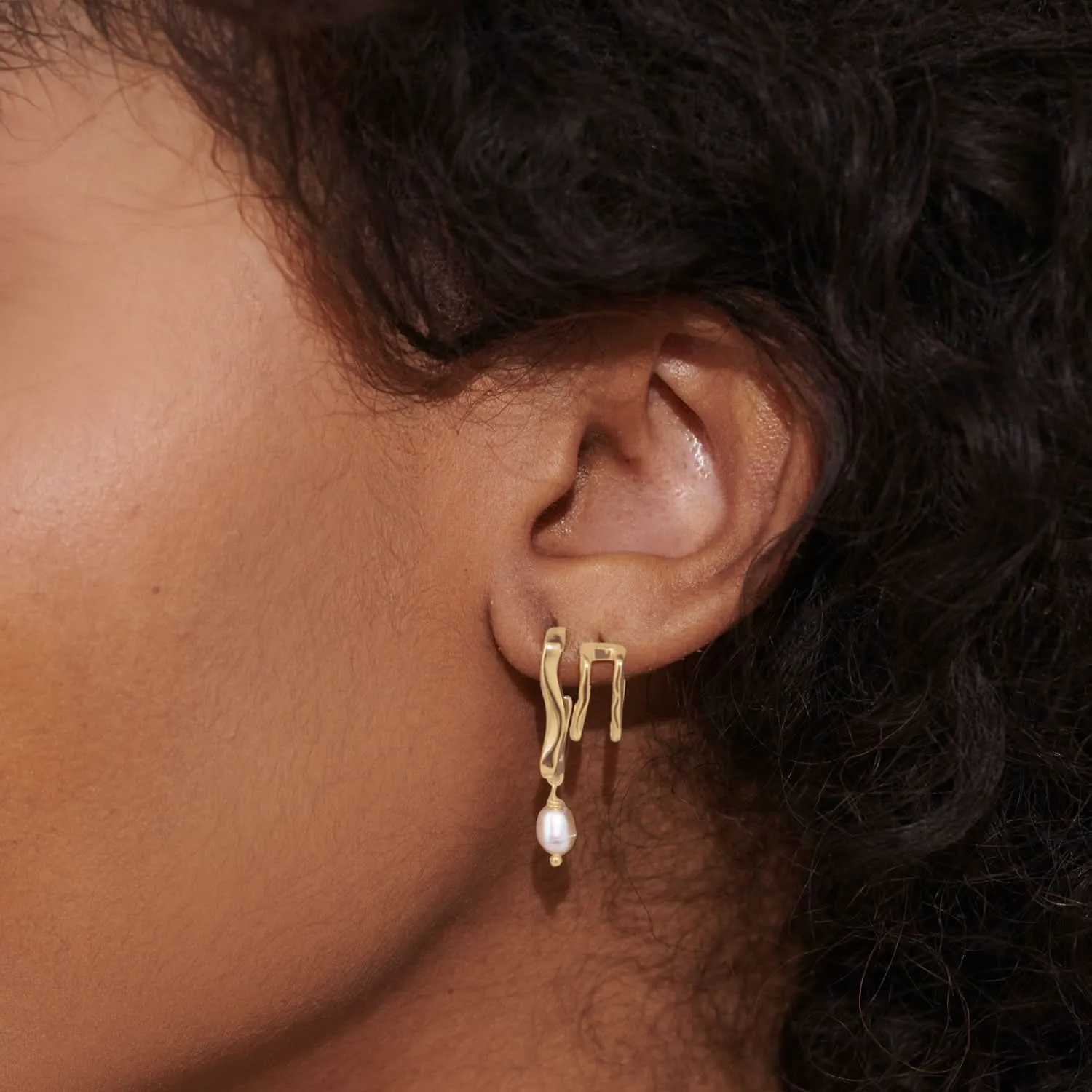 Soul Shine Stack Textured Pearl Gold Plated Set of 2 Hoop Earrings 8473 Joma Jewellery